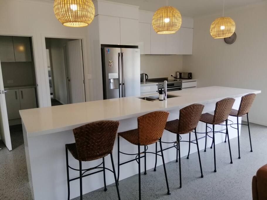 Purangi Beachhouse - 2 Bedroom Cooks Beach 外观 照片