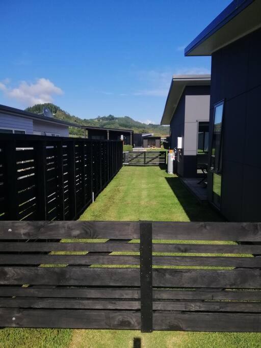 Purangi Beachhouse - 2 Bedroom Cooks Beach 外观 照片