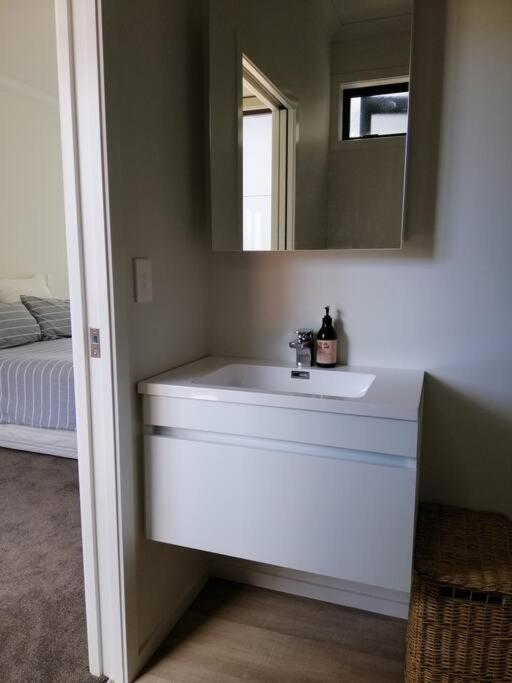 Purangi Beachhouse - 2 Bedroom Cooks Beach 外观 照片