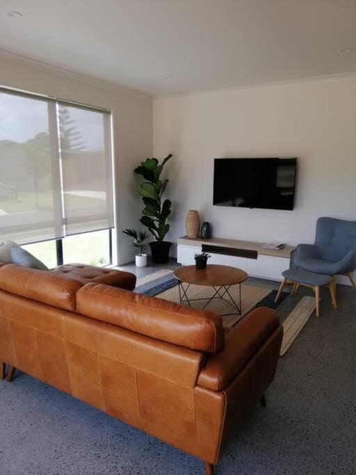 Purangi Beachhouse - 2 Bedroom Cooks Beach 外观 照片