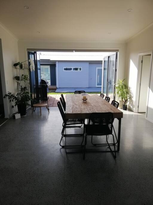 Purangi Beachhouse - 2 Bedroom Cooks Beach 外观 照片