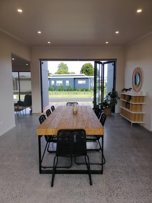 Purangi Beachhouse - 2 Bedroom Cooks Beach 外观 照片
