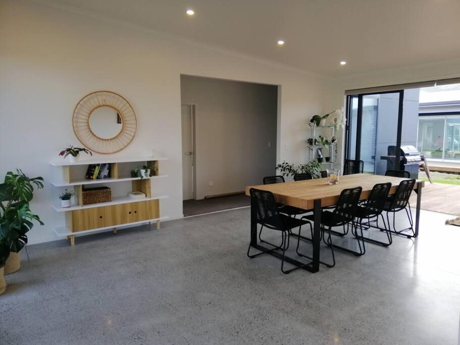 Purangi Beachhouse - 2 Bedroom Cooks Beach 外观 照片