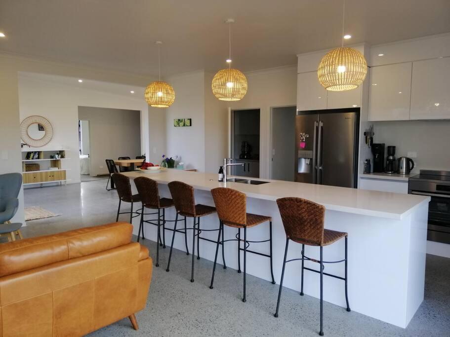 Purangi Beachhouse - 2 Bedroom Cooks Beach 外观 照片